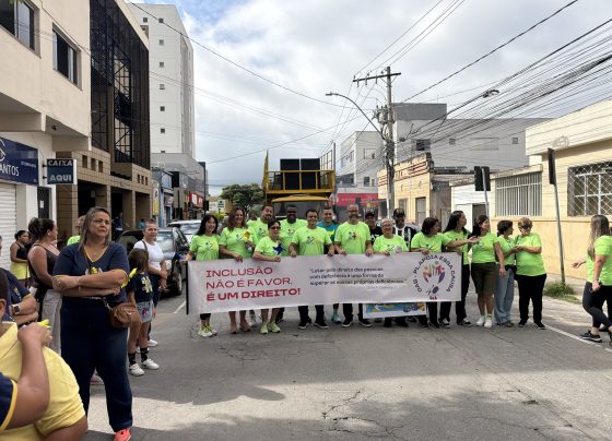 VÍDEO: Caminhada pela inclusão começa e segue até a Praça da Prefeitura em Pedro Leopoldo