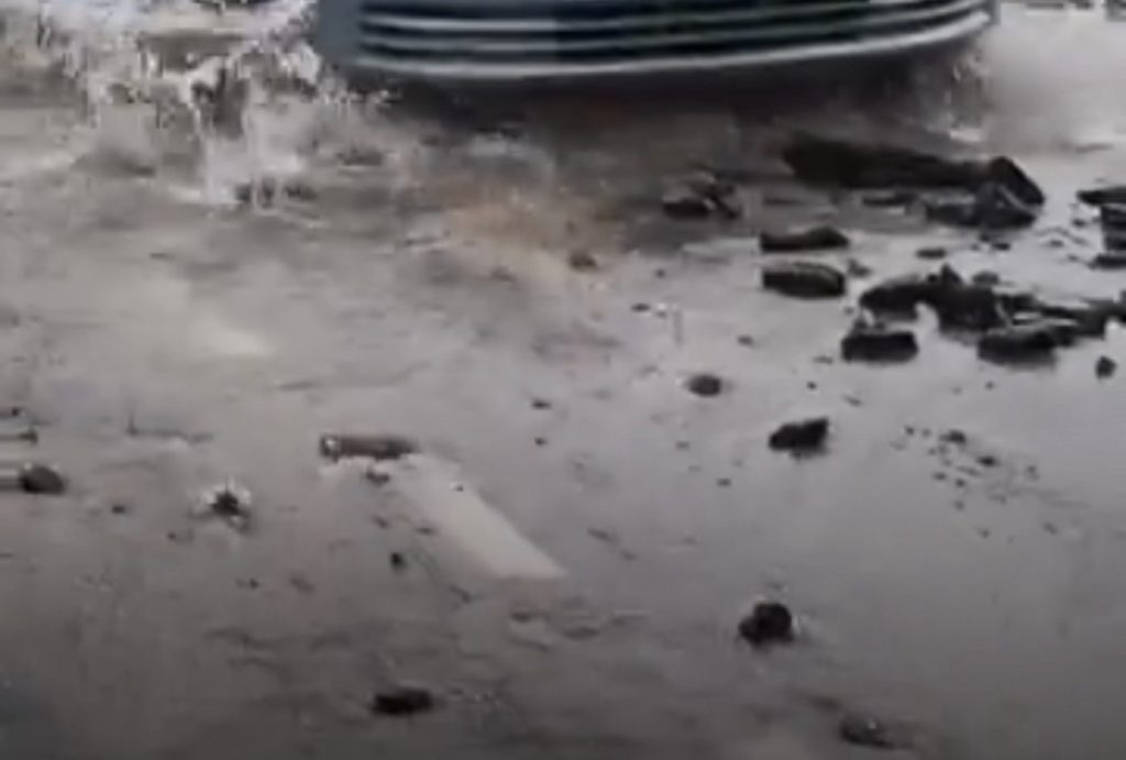 VÍDEO: Danos causados pela chuva na Avenida Caio Martins preocupam motoristas em Matozinhos