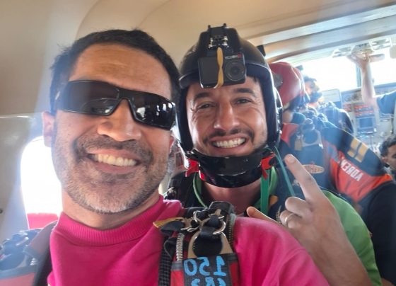 VÍDEO: Paraquedista de Pedro Leopoldo viraliza após salto com participante de reality