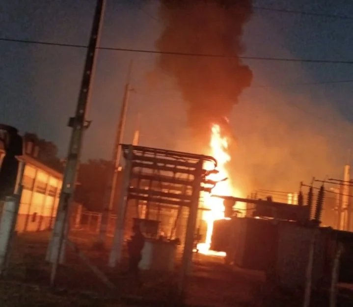 ATUALIZAÇÃO: Incêndio em vegetação atinge subestação de energia dentro de empresa em Pedro Leopoldo