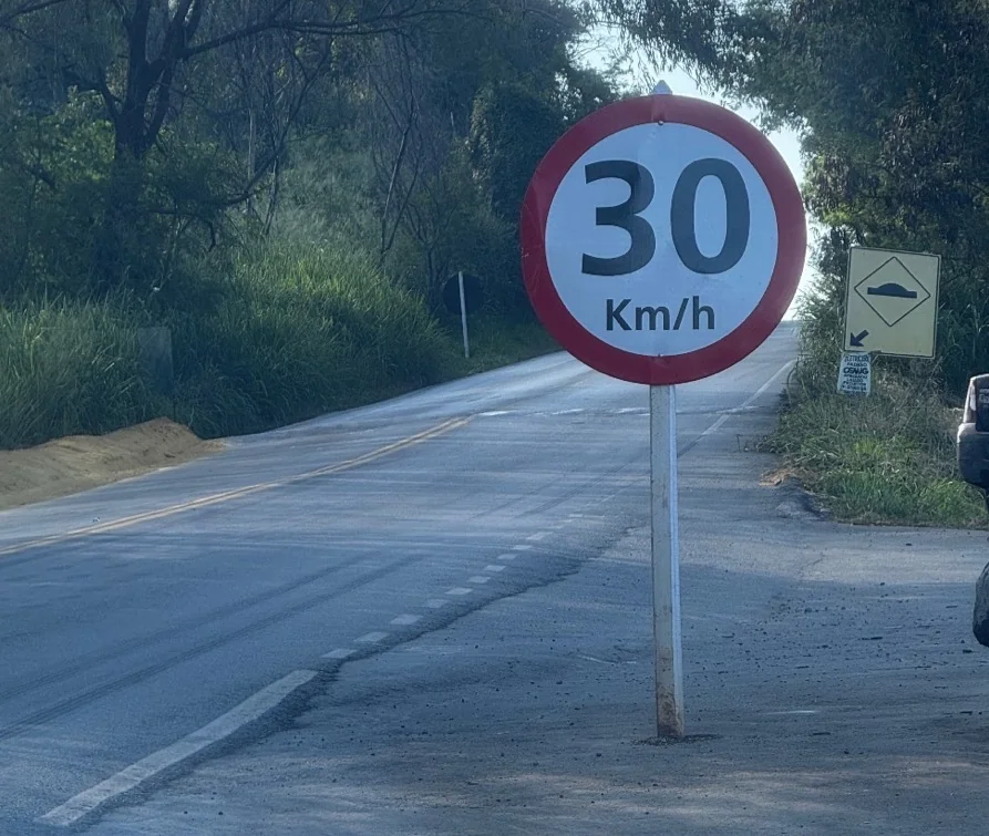 Acidente com três veículos deixa dois feridos na MG-424, em Matozinhos