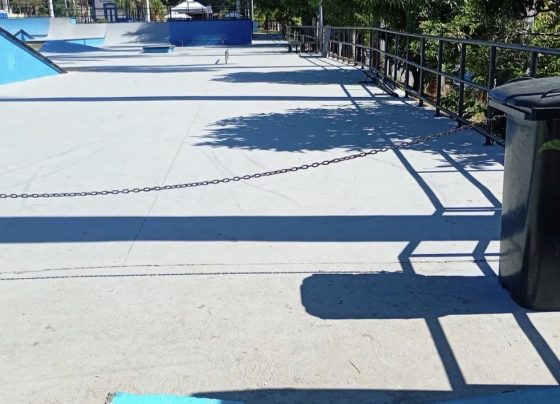 Banco é destruído em pista de skate na Praça da Estação em Pedro Leopoldo
