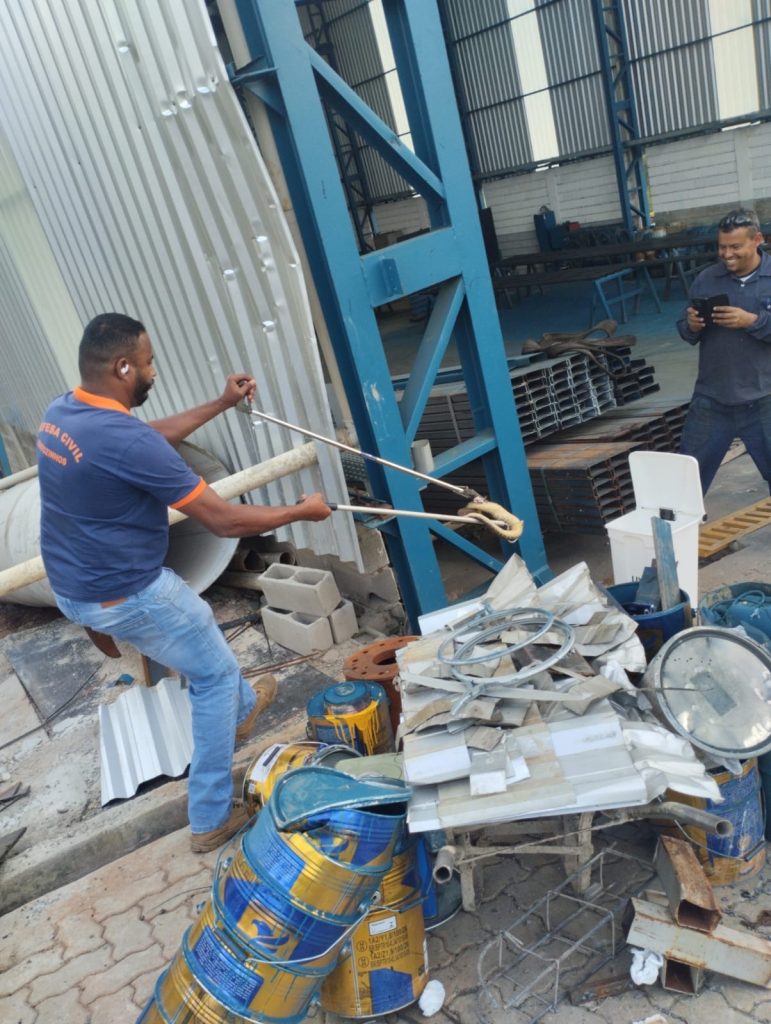 Cascavel é capturada após interromper produção em empresa de Matozinhos