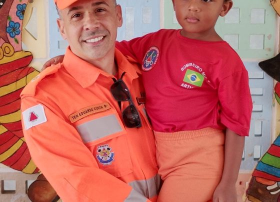 Entre lágrimas e sorrisos: bombeiros militares reencontram criança salva de afogamento.