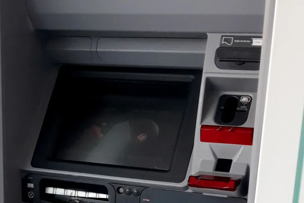 Golpe em caixa eletrônico termina com prejuízo de R$ 2,6 mil em Sete Lagoas