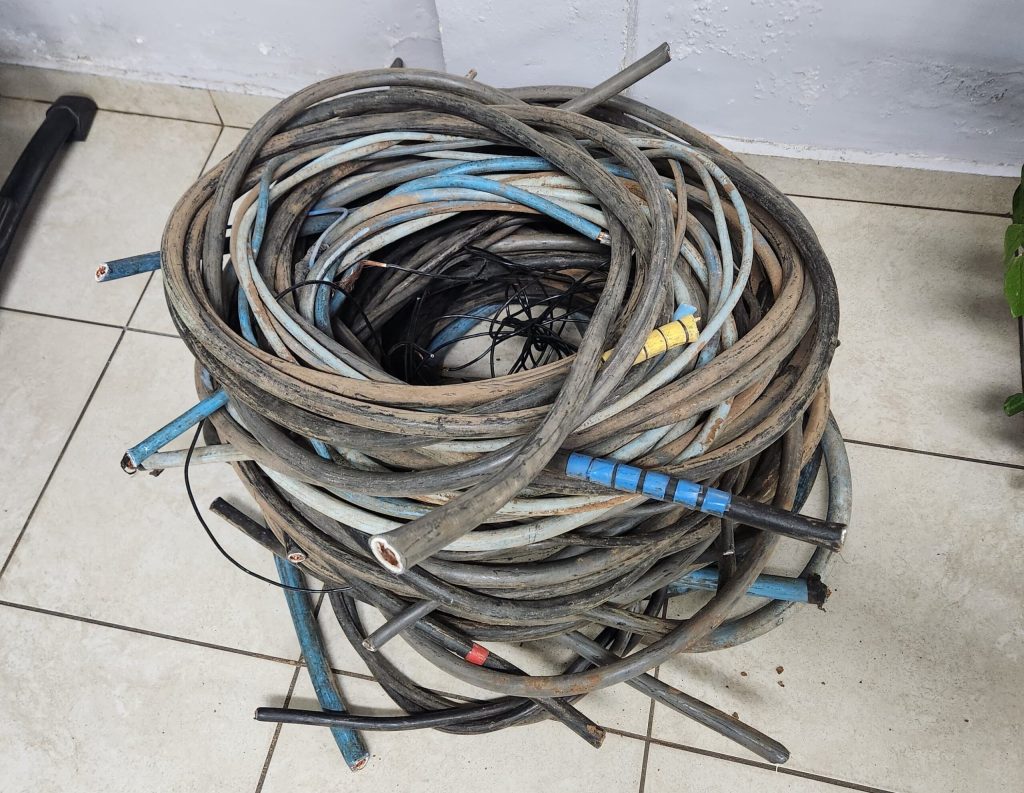 Homem é preso ao tentar furtar fios de energia em Sete Lagoas