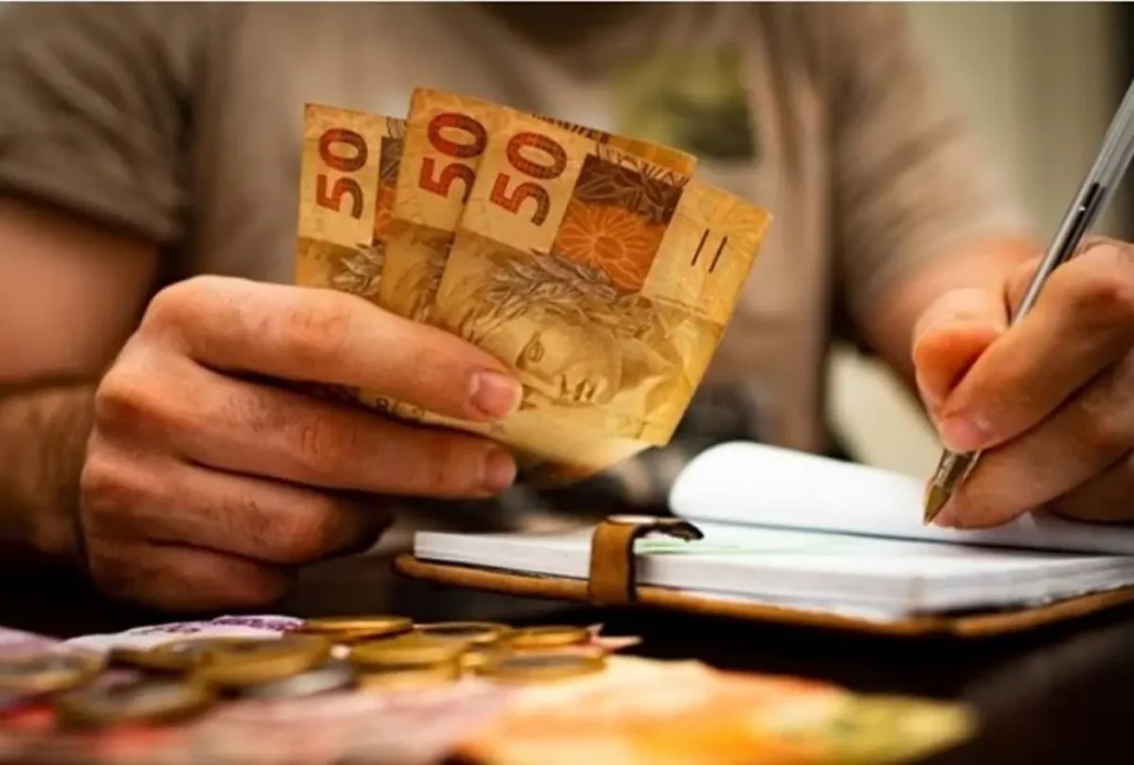 Idosa cai em golpe e perde mais de R$ 7 mil em Pedro Leopoldo