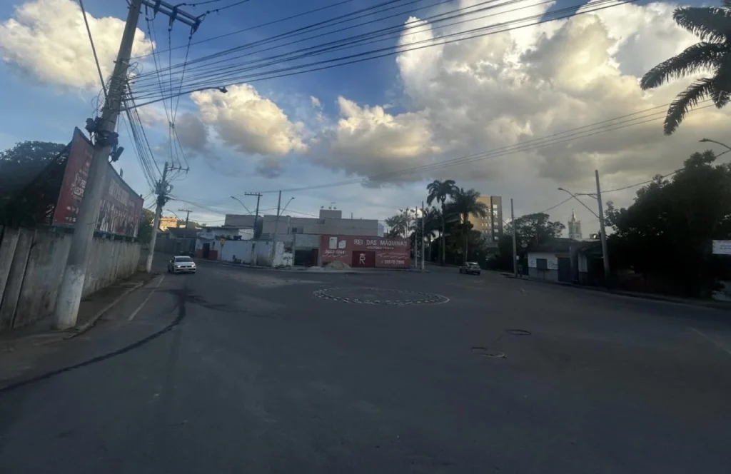 Idosa passa mal, cai ao lado de ônibus e mobiliza atendimento em Pedro Leopoldo