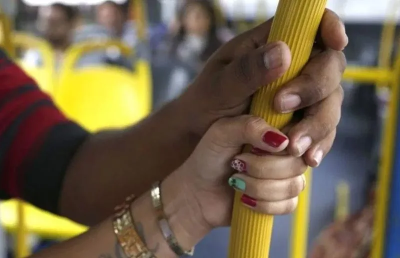 Idoso é preso por importunação sexual em ponto de ônibus na zona rural de Sete Lagoas