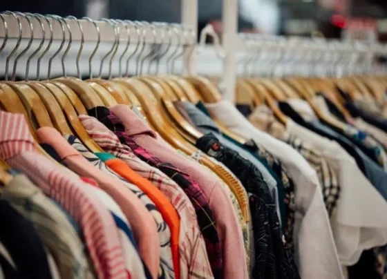 Jovem cai em golpe ao comprar roupas pela internet em São José da Lapa