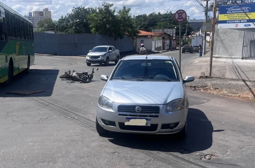 Motociclista fica ferido após batida em cruzamento em Sete Lagoas