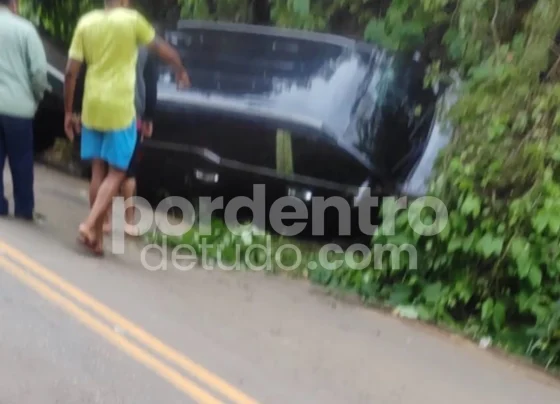 Motorista perde controle e capota veículo durante a madrugada em Matozinhos