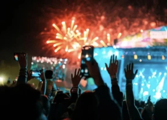 Mulher fica ferida após ser atingida por efeito pirotécnico em evento em São José da Lapa