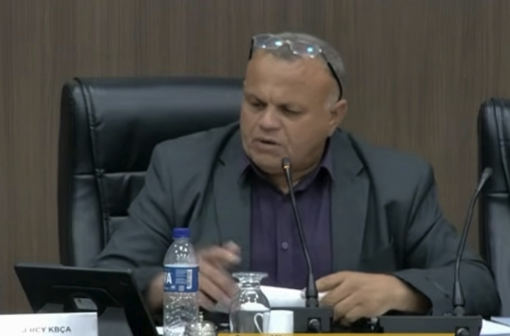 Presidente da Câmara de Matozinhos, Gercy Kbça, renuncia ao cargo durante sessão