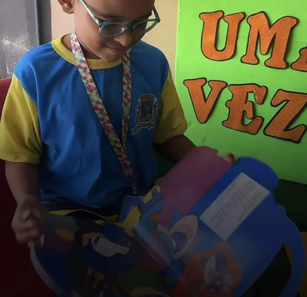Projeto distribui 3,4 mil kits e amplia acesso à leitura para alunos da rede municipal de Matozinhos