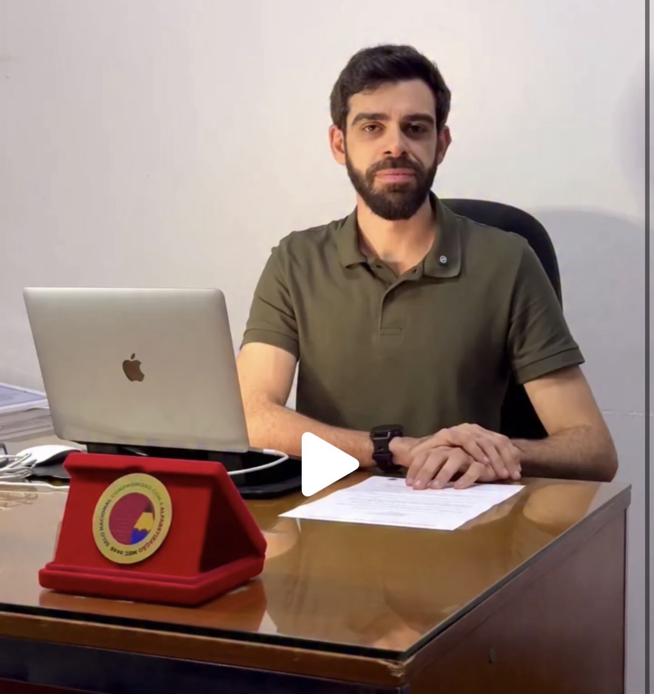 Secretário cobra empresa por atraso na entrega de uniformes escolares em Pedro Leopoldo