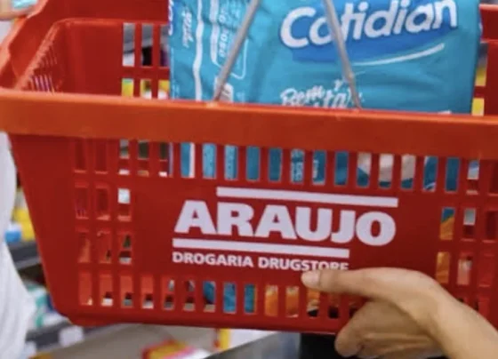 Suspeito furta chocolates em farmácia e foge sem pagar em Pedro Leopoldo