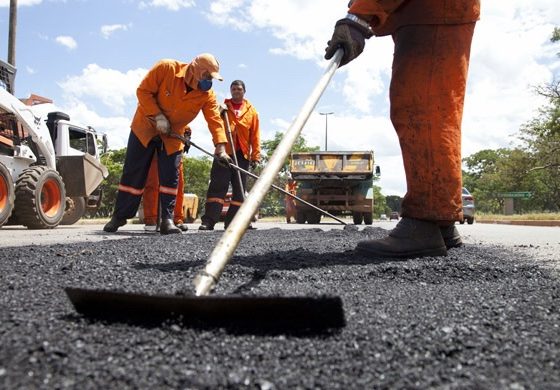 VIDEO: “Tapa-buraco tem que concluir o bairro inteiro”, cobra vereador em Matozinhos