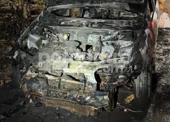 Carro abandonado pega fogo e mobiliza Corpo de Bombeiros em Sete Lagoas