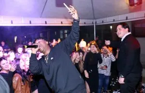 Guilherme Couto reúne amigos em Pedro Leopoldo para celebrar 18 anos com direito a show de MC Vitin LC