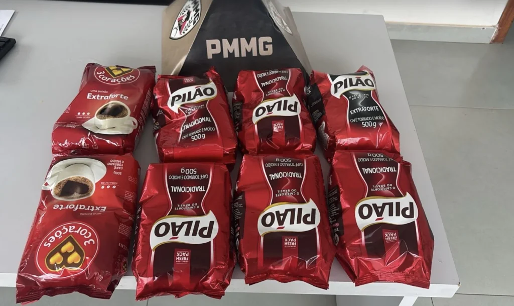 Homem é preso após furtar oito pacotes de café em supermercado de Matozinhos