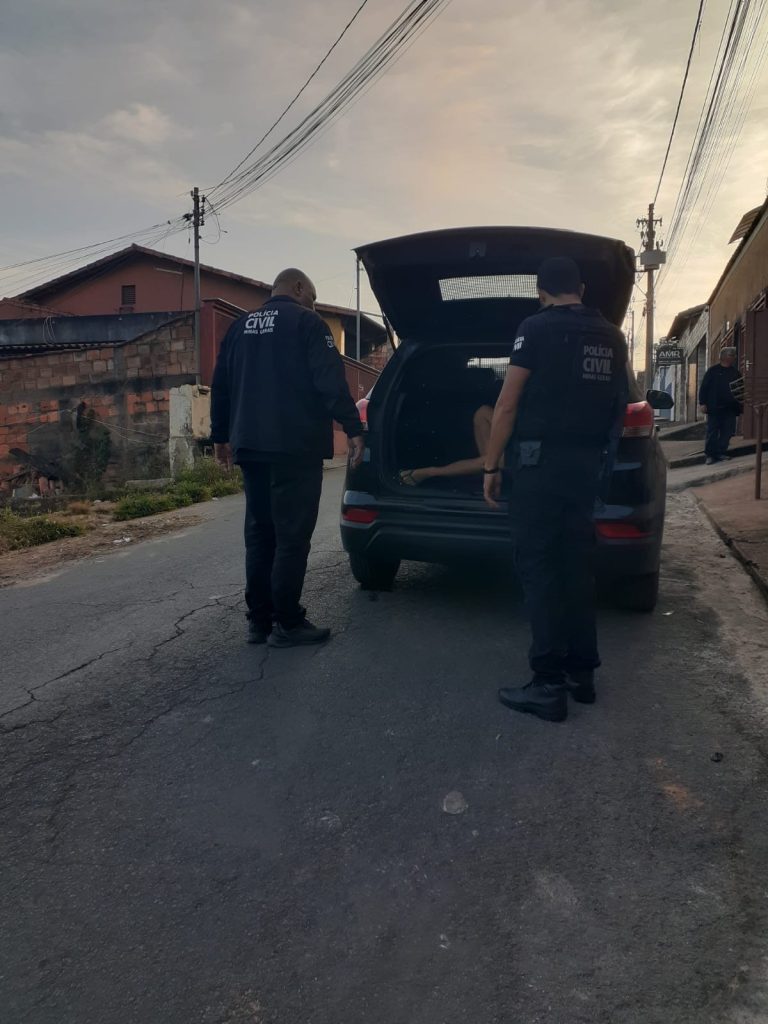 Homem é preso por tentativa de feminicídio após atacar ex-companheira com facadas em Sete Lagoas
