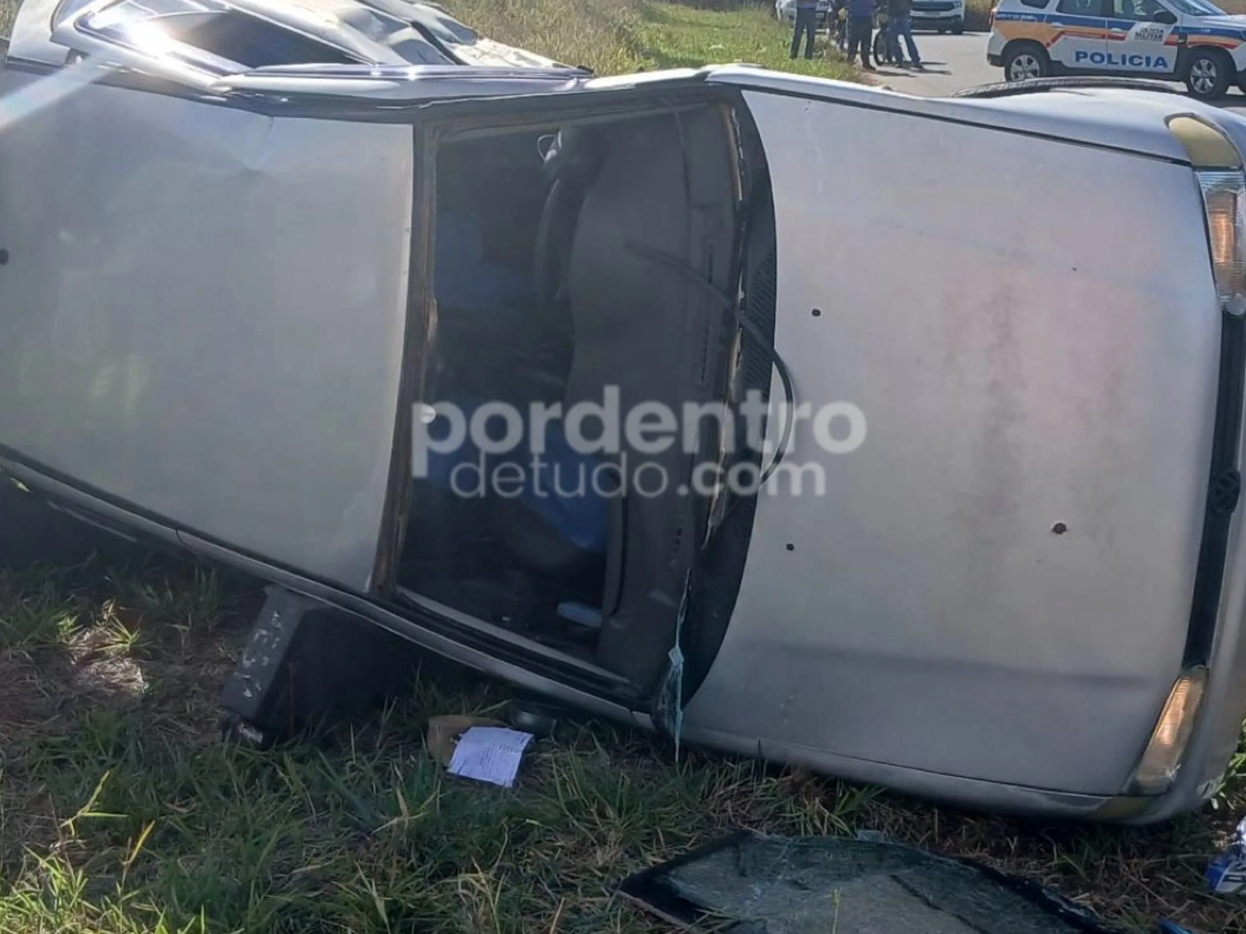 Homem fica ferido após colisão entre carros em Pedro Leopoldo