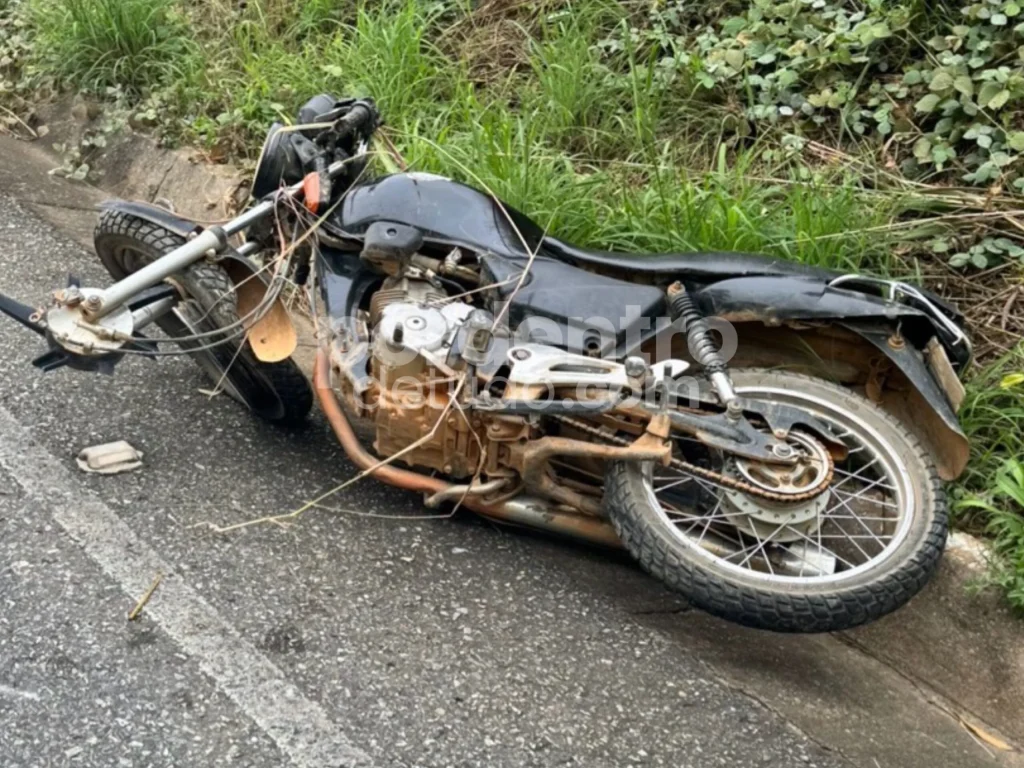 Jovem fica gravemente ferido após bater motocicleta em árvore na LMG-511, em Baldim