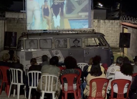 KombiCine leva cinema gratuito e cultura ao bairro São Sebastião, em Matozinhos