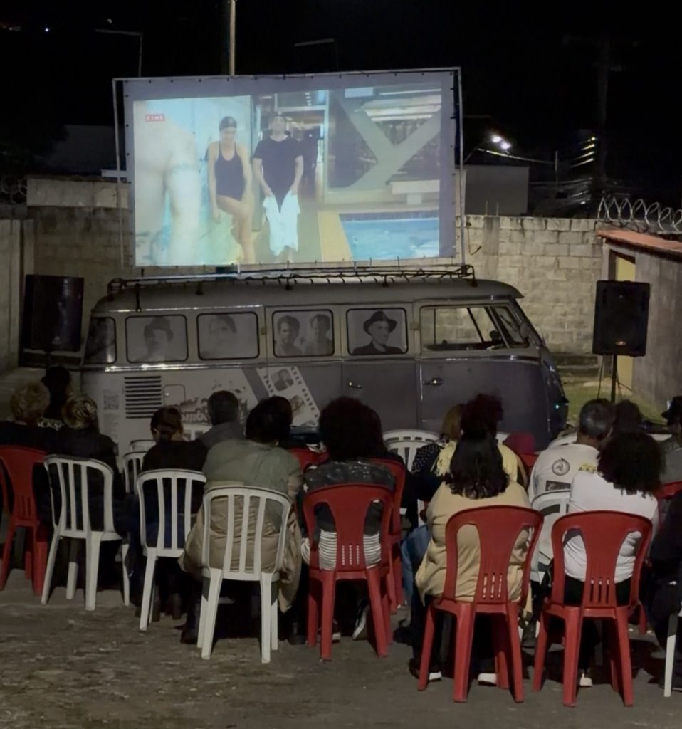 KombiCine leva cinema gratuito e cultura ao bairro São Sebastião, em Matozinhos
