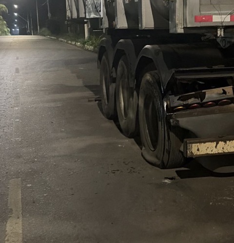 Motociclista fica ferido após bater em semirreboque estacionado em Sete Lagoas