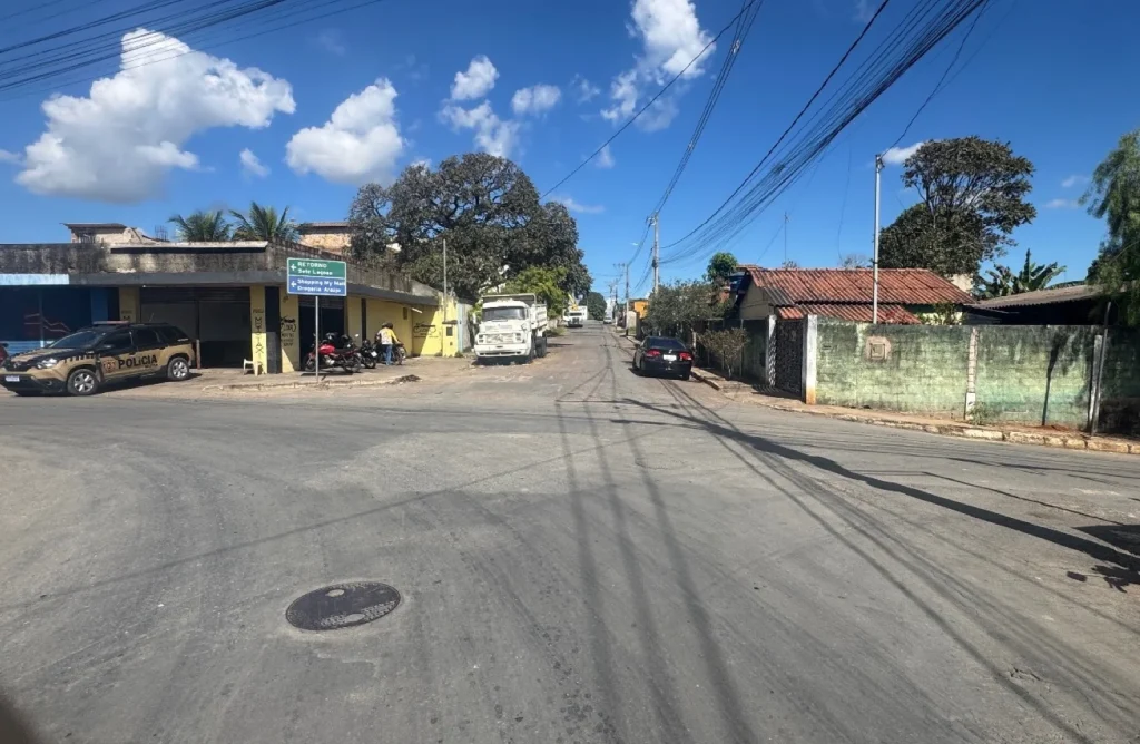 Motociclista fica ferido após colisão com carro em cruzamento no bairro São Sebastião em Matozinhos
