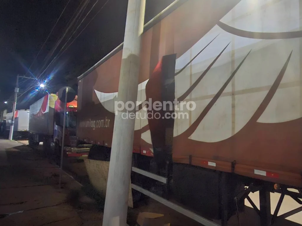 Motorista dormia na cabine enquanto carga de leite em pó era furtada em Sete Lagoas