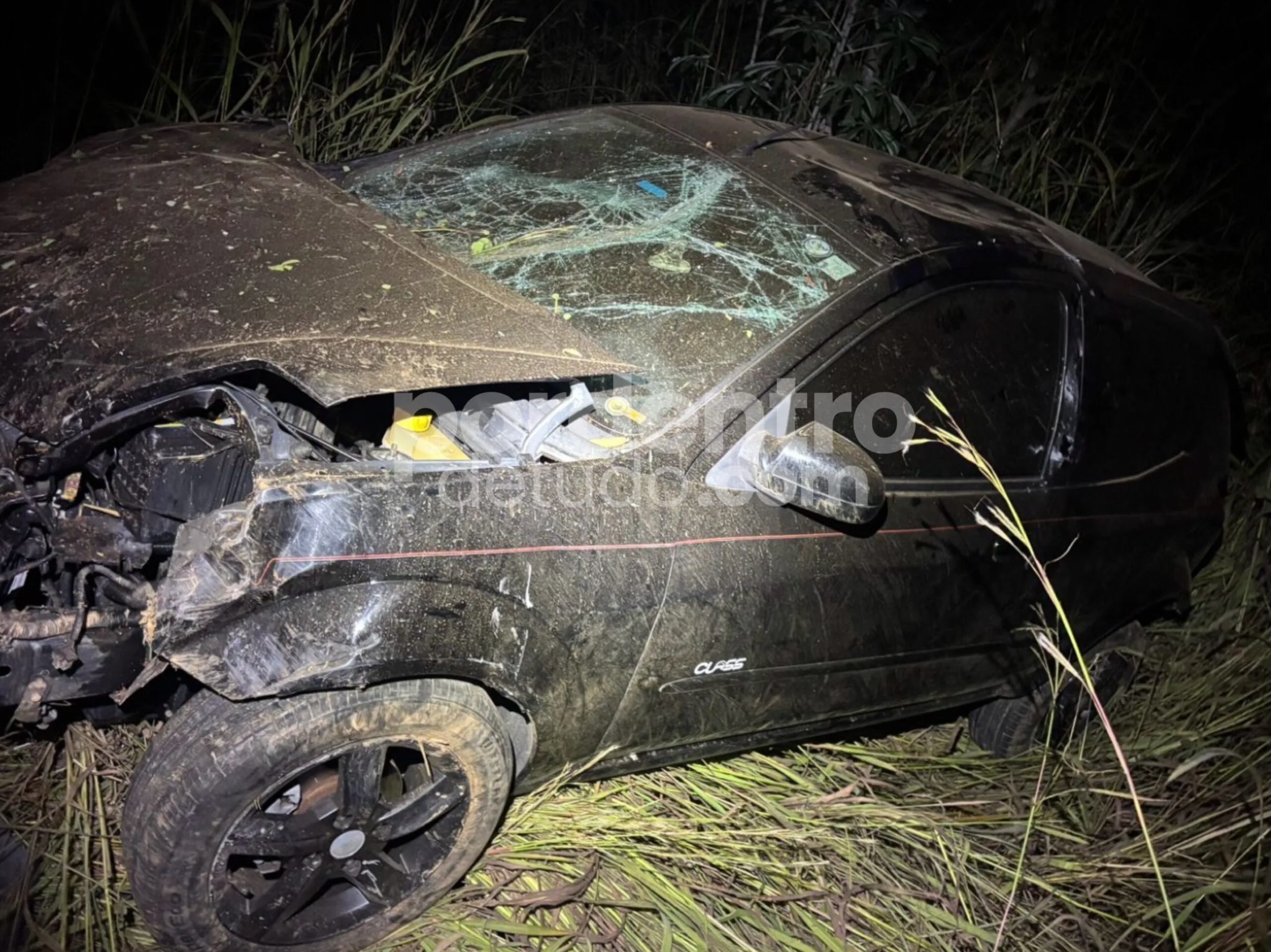 Motorista fica ferido após capotamento na MG-238, em Funilândia