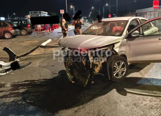 Motorista provoca grave acidente, atinge motociclista e derruba poste em Sete Lagoas