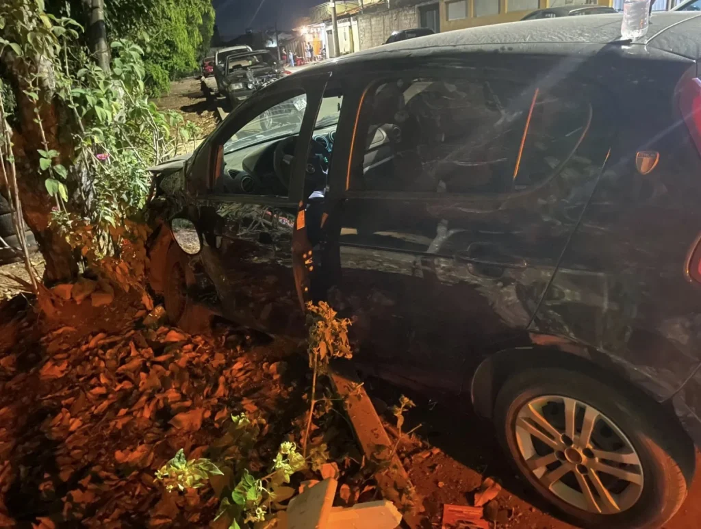 Mulheres ficam feridas após colisão entre carro e ônibus em avenida de Sete Lagoas