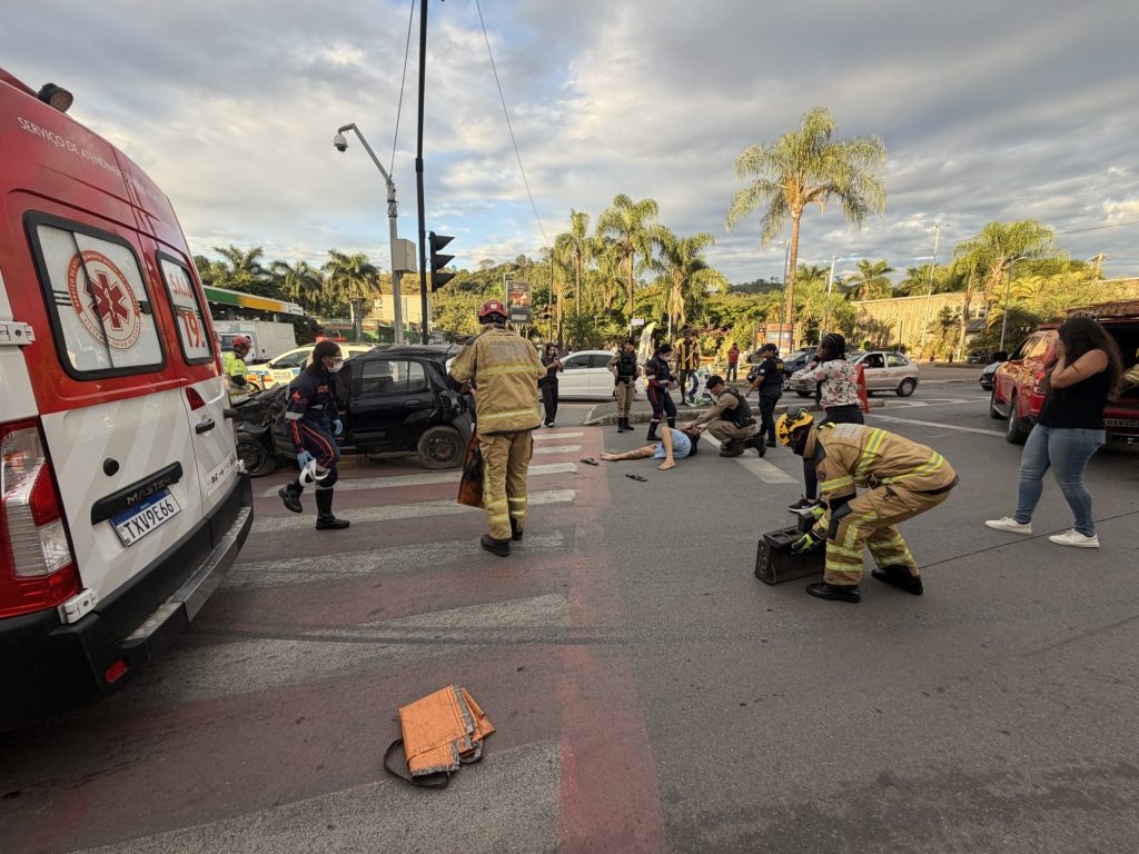 Simulação de grave acidente chama atenção no Centro de Pedro Leopoldo 