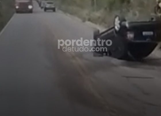 VÍDEO: Capotamento é registrado na MG-424 e deixa trânsito lento entre Prudente de Morais e Matozinhos