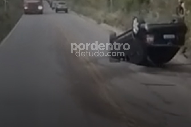 VÍDEO: Capotamento é registrado na MG-424 e deixa trânsito lento entre Prudente de Morais e Matozinhos