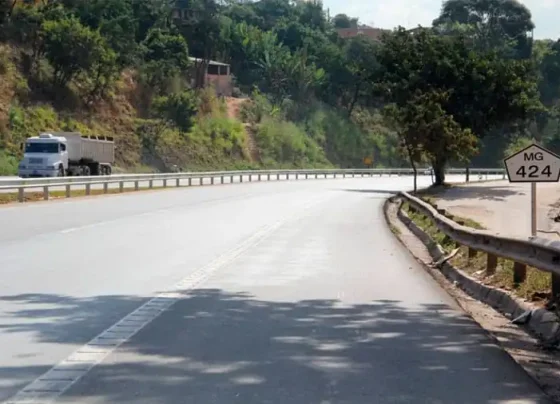 Carreta é denunciada por direção perigosa na MG-424 em Pedro Leopoldo