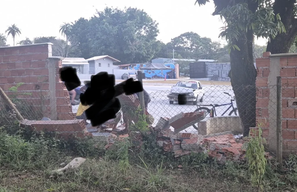 Chevette atinge muro de residência durante evento automobilístico em Pedro Leopoldo