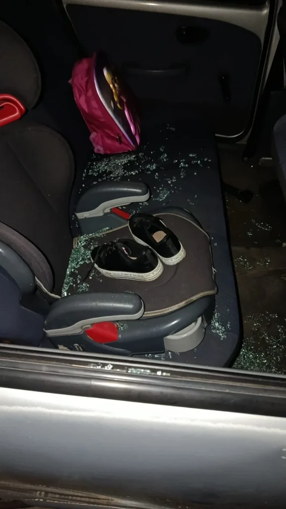 Criminoso quebra vidro de carro e furta mochila durante aula de natação em Pedro Leopoldo