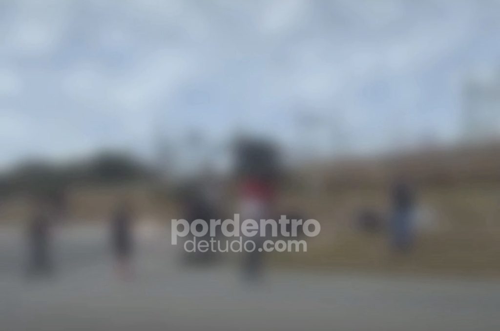 Duas pessoas ficam feridas em acidente entre moto e carro na MG-424, em Pedro Leopoldo