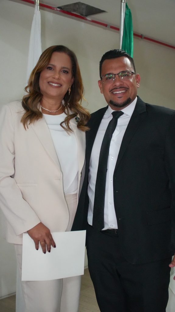 Empresária Viviane Barros recebe o título “Mulher Nota 10”