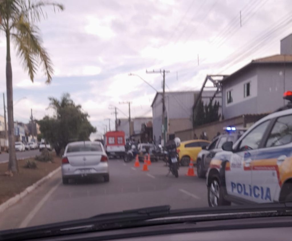 Homem é morto a tiros na principal avenida do bairro Andyara, em Pedro Leopoldo