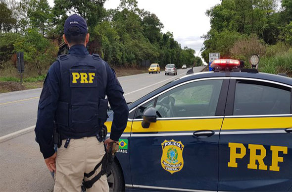 Homem é preso com caminhonete furtada e adulterada na BR-040, em Sete Lagoas