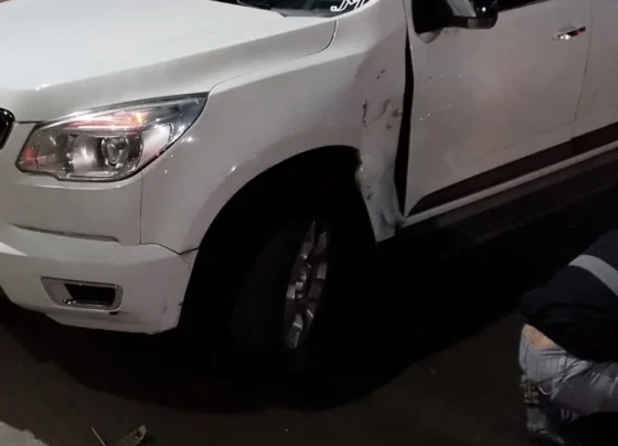 Motociclista fica ferida em acidente com caminhonete em Pedro Leopoldo