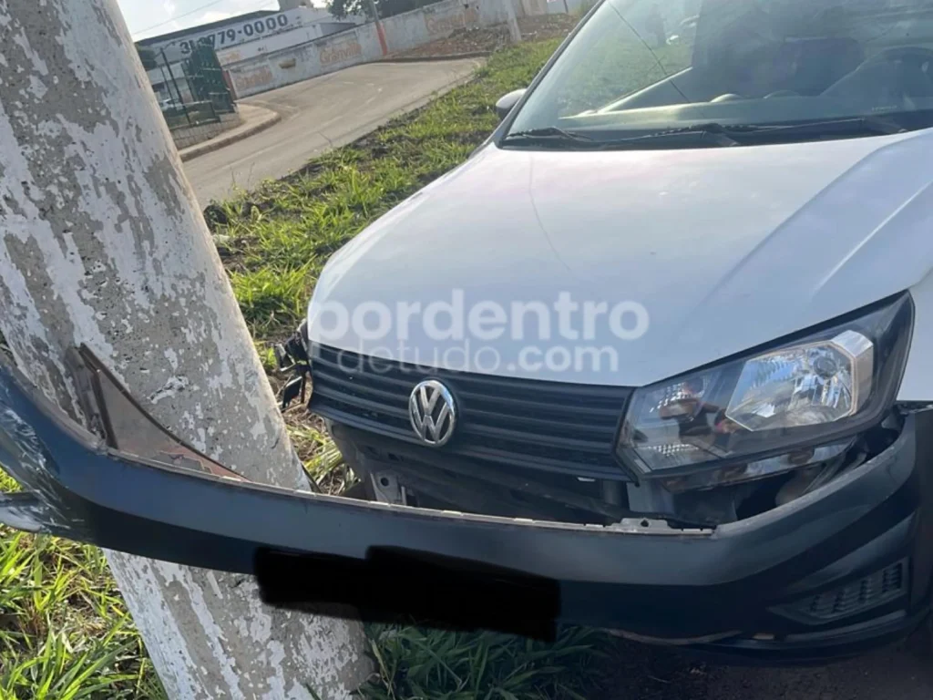 Motorista sofre mal súbito e bate caminhonete contra poste em Sete Lagoas
