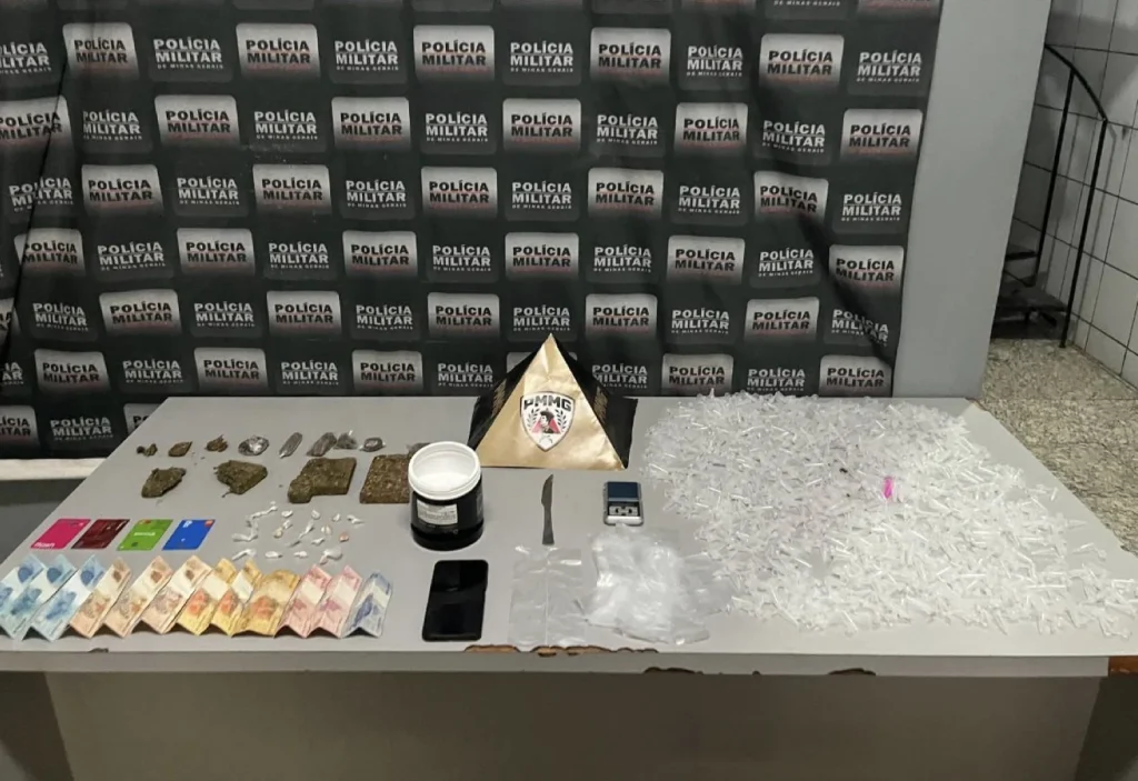 Polícia apreende drogas, dinheiro e balança de precisão em Sete Lagoas