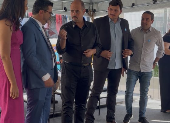 VÍDEO: Governador Mateus Simões entrega simbolicamente chaves de micro-ônibus e vacimóveis durante evento do CISREC